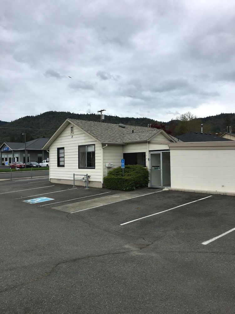 1325 NE 7th St, Grants Pass, OR 97526